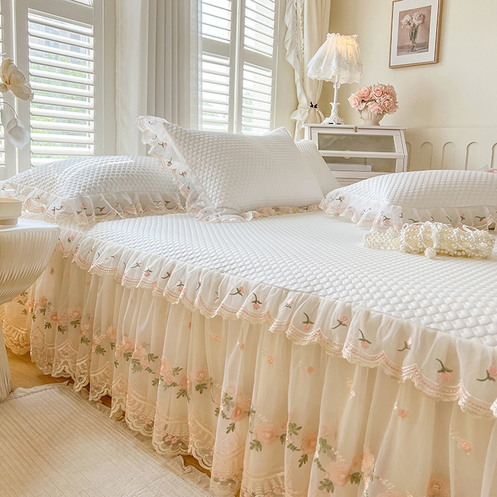 91家纺网 家纺一手货源 找家纺 网红馆（ck家纺） 2025新款凉感蕾丝花边床裙款豆豆席凉席-艾薇儿 艾薇儿-白