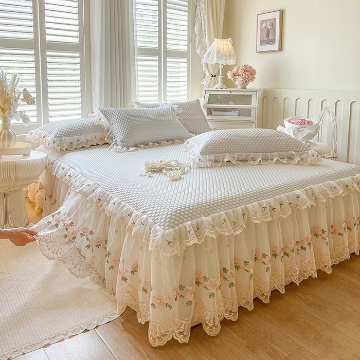 91家纺网 家纺一手货源 找家纺 网红馆（ck家纺） 2025新款凉感蕾丝花边床裙款豆豆席凉席-艾薇儿 艾薇儿-灰