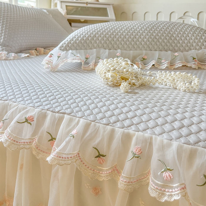 91家纺网 家纺一手货源 找家纺 网红馆（ck家纺） 2025新款凉感蕾丝花边床裙款豆豆席凉席-艾薇儿 艾薇儿-灰