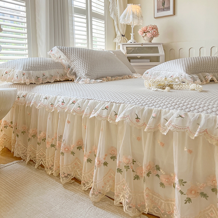 91家纺网 家纺一手货源 找家纺 网红馆（ck家纺） 2025新款凉感蕾丝花边床裙款豆豆席凉席-艾薇儿 艾薇儿-灰