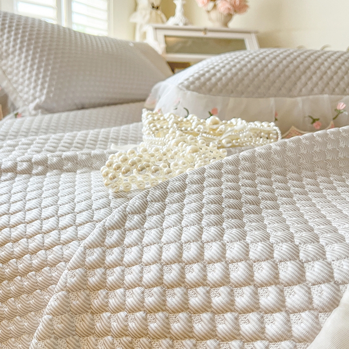 91家纺网 家纺一手货源 找家纺 网红馆（ck家纺） 2025新款凉感蕾丝花边床裙款豆豆席凉席-艾薇儿 艾薇儿-灰