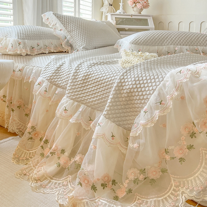 91家纺网 家纺一手货源 找家纺 网红馆（ck家纺） 2025新款凉感蕾丝花边床裙款豆豆席凉席-艾薇儿 艾薇儿-灰