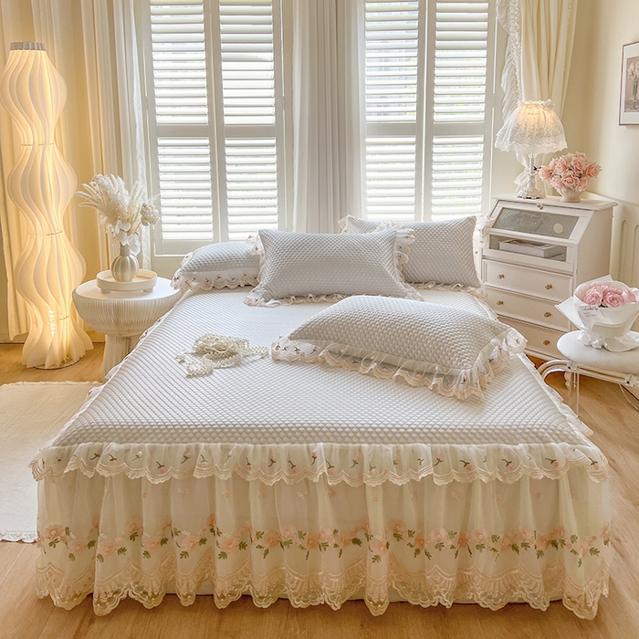 91家纺网 家纺一手货源 找家纺 网红馆（ck家纺） 2025新款凉感蕾丝花边床裙款豆豆席凉席-艾薇儿 艾薇儿-灰