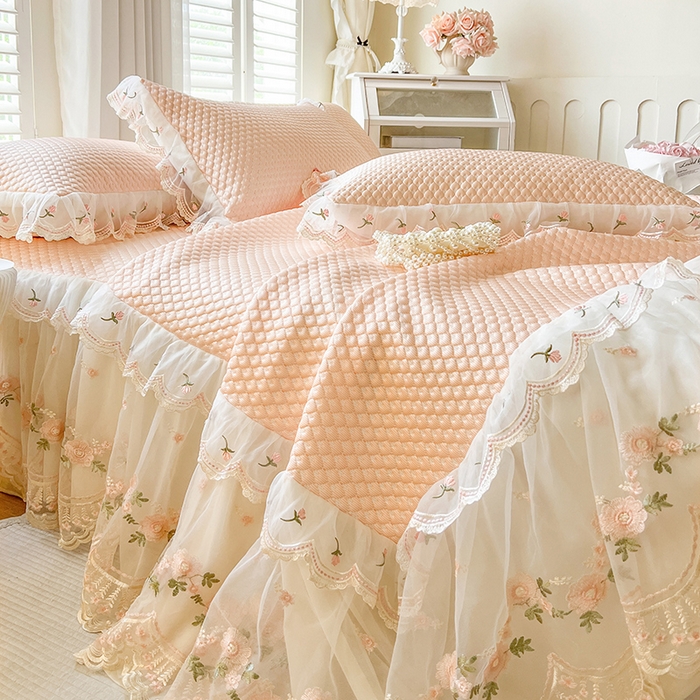 91家纺网 家纺一手货源 找家纺 网红馆（ck家纺） 2025新款凉感蕾丝花边床裙款豆豆席凉席-艾薇儿 艾薇儿-玉