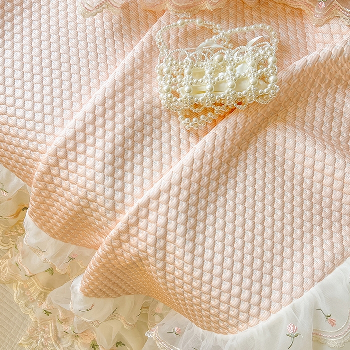 91家纺网 家纺一手货源 找家纺 网红馆（ck家纺） 2025新款凉感蕾丝花边床裙款豆豆席凉席-艾薇儿 艾薇儿-玉