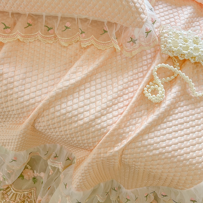 91家纺网 家纺一手货源 找家纺 网红馆（ck家纺） 2025新款凉感蕾丝花边床裙款豆豆席凉席-艾薇儿 艾薇儿-玉