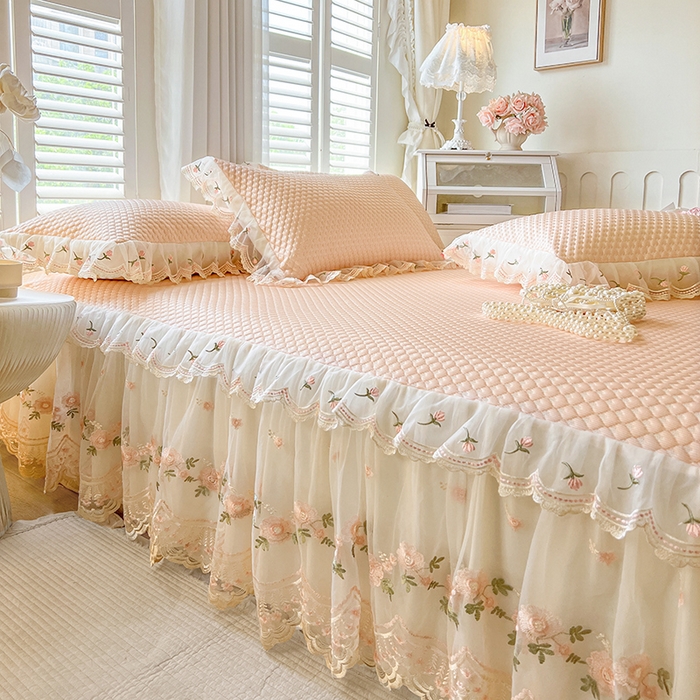 91家纺网 家纺一手货源 找家纺 网红馆（ck家纺） 2025新款凉感蕾丝花边床裙款豆豆席凉席-艾薇儿 艾薇儿-玉