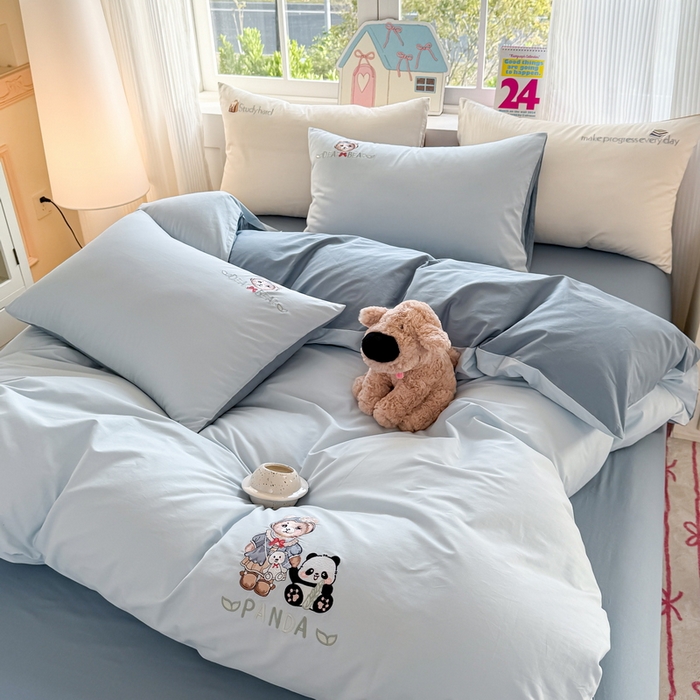 91家纺网 家纺一手货源 找家纺 雲归梦 2025春夏新款全棉纯棉刺绣潮熊学院派系列四件套 熊猫熊