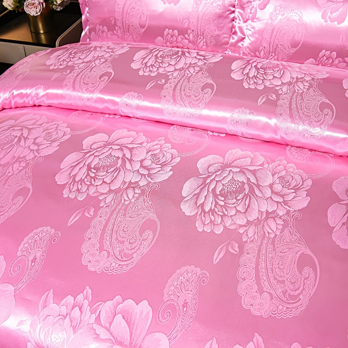 91家纺网 家纺一手货源 找家纺 优美 2025新款高克重贡缎提花四件套系列 花间飞舞-粉红
