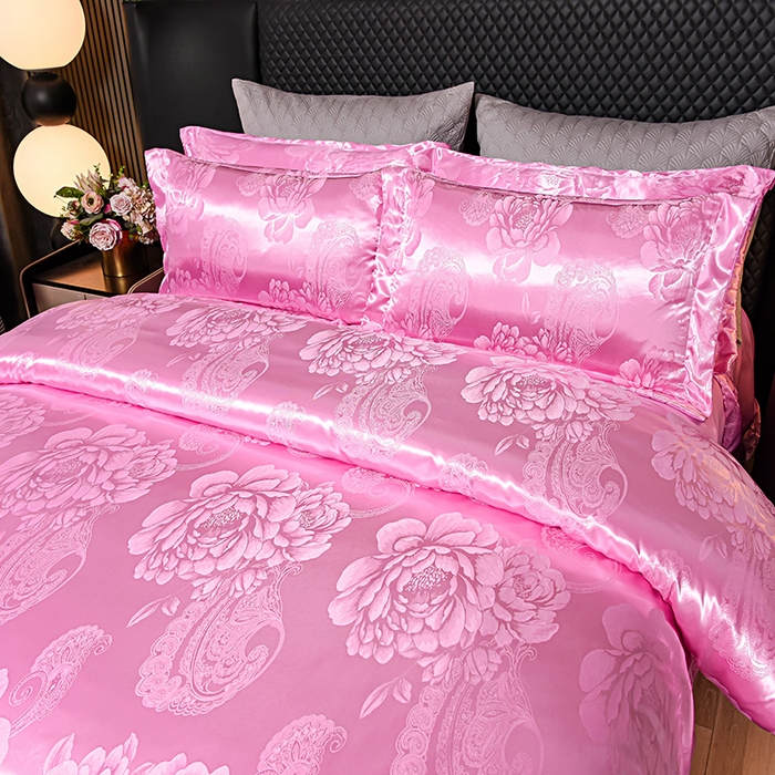 91家纺网 家纺一手货源 找家纺 优美 2025新款高克重贡缎提花四件套系列 花间飞舞-粉红