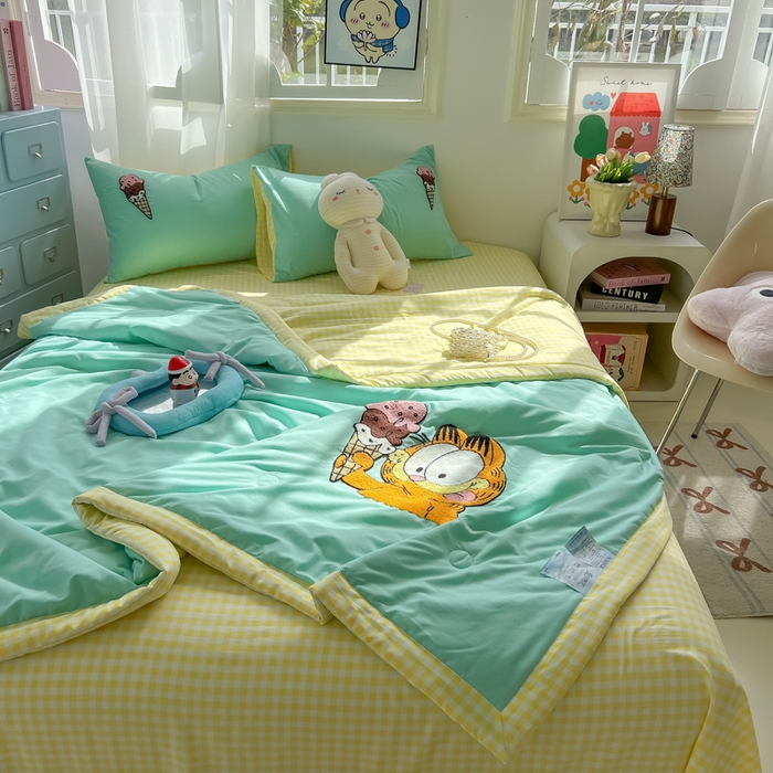 91家纺网 家纺一手货源 找家纺 （总）子钦家纺 2025春夏新款奶油风手包边毛巾绣单夏被夏凉被空调被夏被四件套