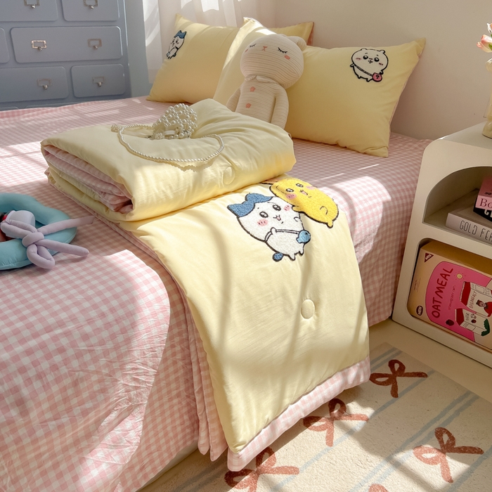 91家纺网 家纺一手货源 找家纺 （总）子钦家纺 2025春夏新款奶油风手包边毛巾绣单夏被夏凉被空调被夏被四件套