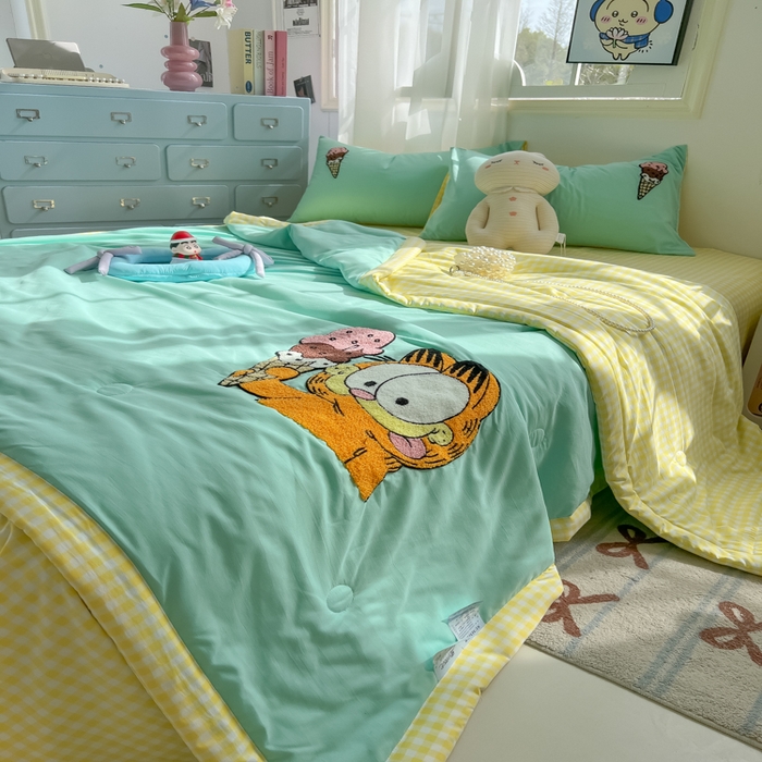 91家纺网 家纺一手货源 找家纺 （总）子钦家纺 2025春夏新款奶油风手包边毛巾绣单夏被夏凉被空调被夏被四件套