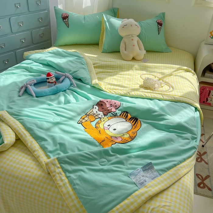 91家纺网 家纺一手货源 找家纺 （总）子钦家纺 2025春夏新款奶油风手包边毛巾绣单夏被夏凉被空调被夏被四件套