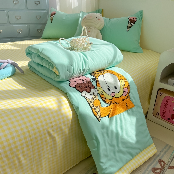 91家纺网 家纺一手货源 找家纺 （总）子钦家纺 2025春夏新款奶油风手包边毛巾绣单夏被夏凉被空调被夏被四件套