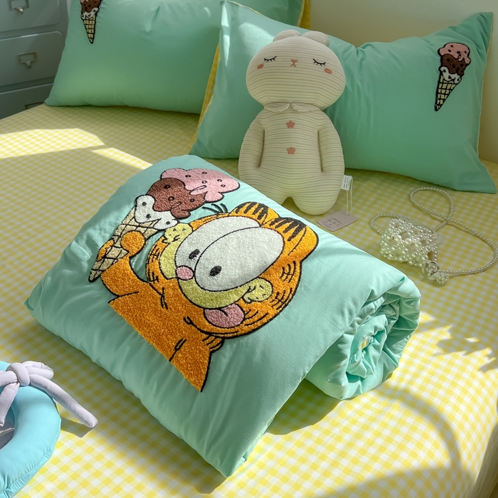 91家纺网 家纺一手货源 找家纺 （总）子钦家纺 2025春夏新款奶油风手包边毛巾绣单夏被夏凉被空调被夏被四件套