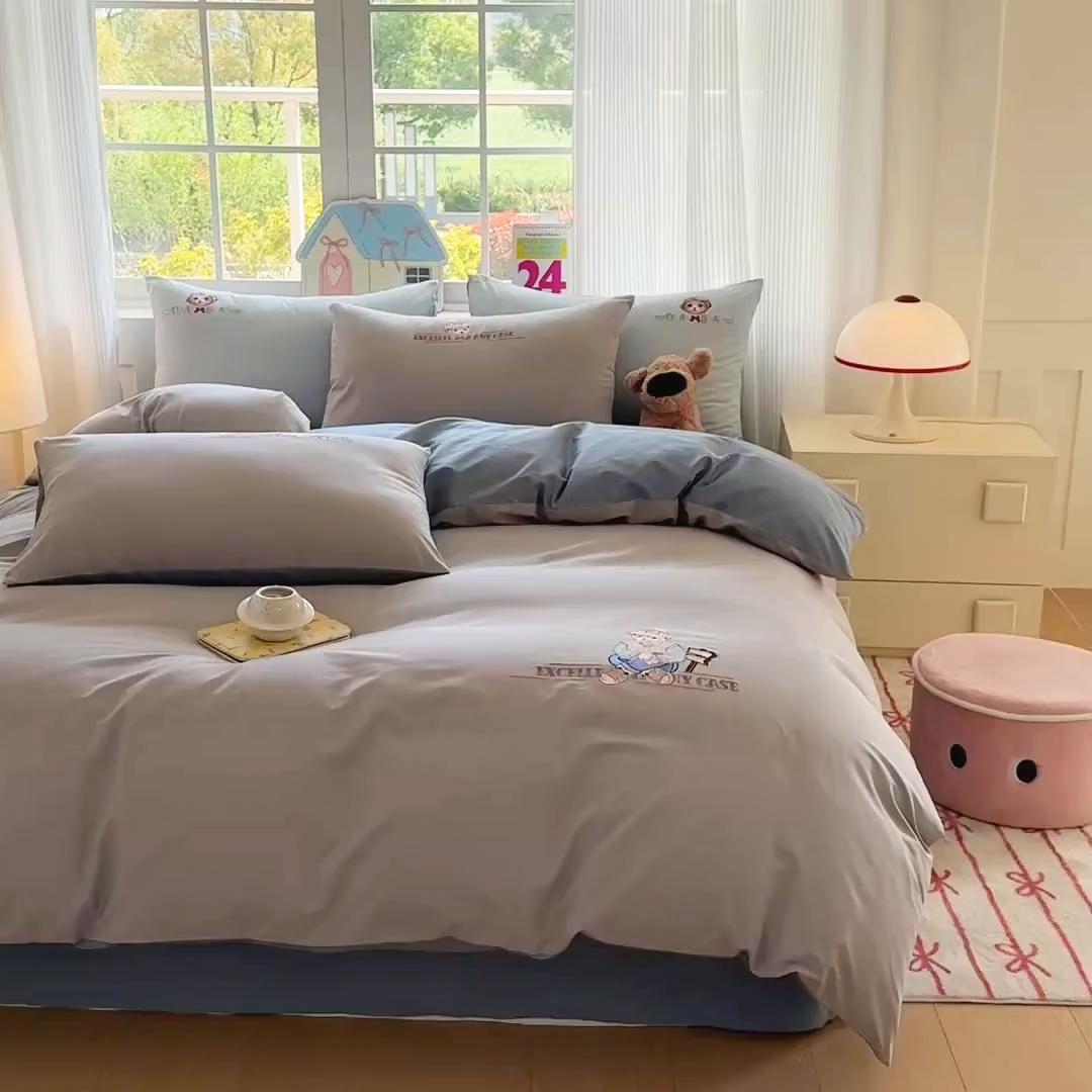 91家纺网 家纺一手货源 找家纺 雲归梦 2025春夏新款全棉纯棉刺绣潮熊学院派系列四件套 熊猫熊