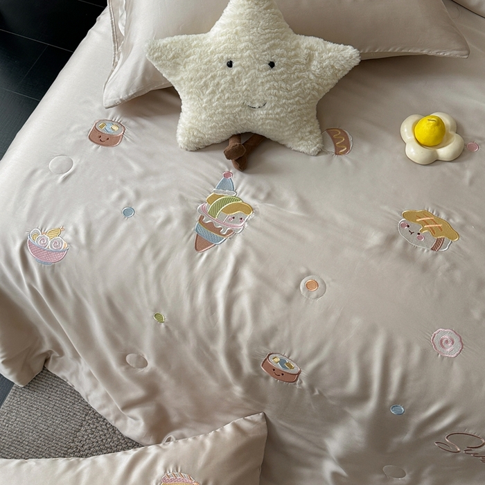 91家纺网 家纺一手货源 找家纺 柚子YOUTH 2025新款60S兰精天丝绣花大豆夏被四件套 寿司拼盘