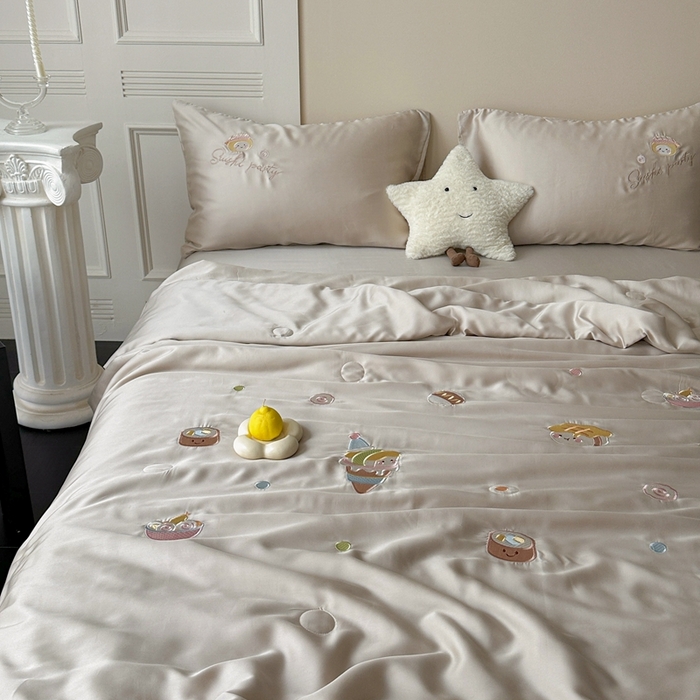 91家纺网 家纺一手货源 找家纺 柚子YOUTH 2025新款60S兰精天丝绣花大豆夏被四件套 寿司拼盘