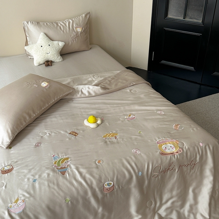 91家纺网 家纺一手货源 找家纺 柚子YOUTH 2025新款60S兰精天丝绣花大豆夏被四件套 寿司拼盘