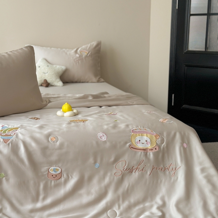 91家纺网 家纺一手货源 找家纺 柚子YOUTH 2025新款60S兰精天丝绣花大豆夏被四件套 寿司拼盘