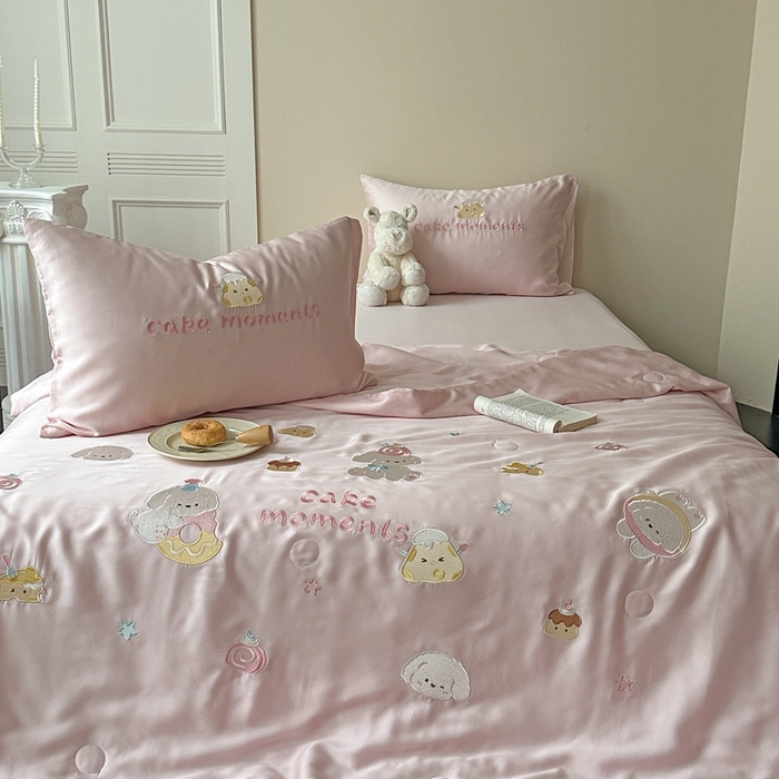 91家纺网 家纺一手货源 找家纺 柚子YOUTH 2025新款60S兰精天丝绣花大豆夏被四件套 甜甜圈小狗