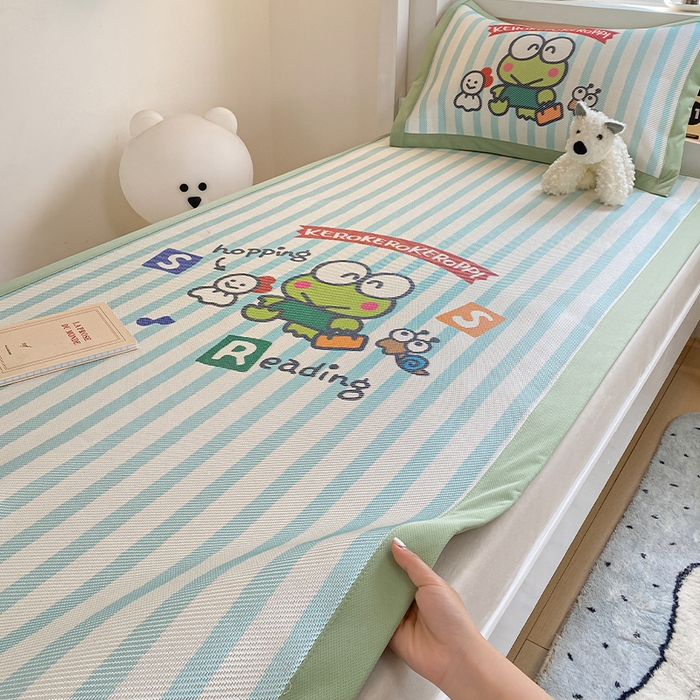 91家纺网 家纺一手货源 找家纺 蓝邻家纺 2025新款学生专用印花冰藤席 三眼蛙