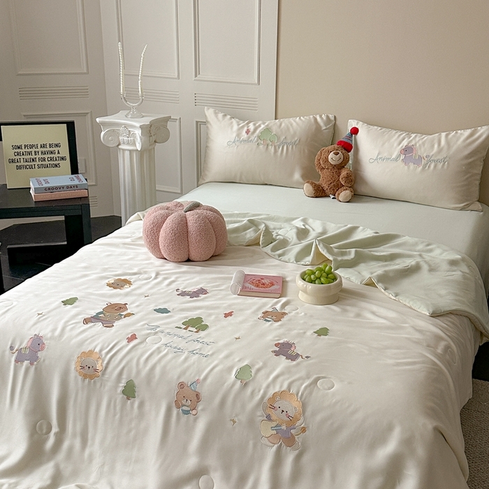 91家纺网 家纺一手货源 找家纺 柚子YOUTH 2025新款60S兰精天丝绣花大豆夏被四件套 小森林