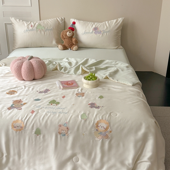 91家纺网 家纺一手货源 找家纺 柚子YOUTH 2025新款60S兰精天丝绣花大豆夏被四件套 小森林