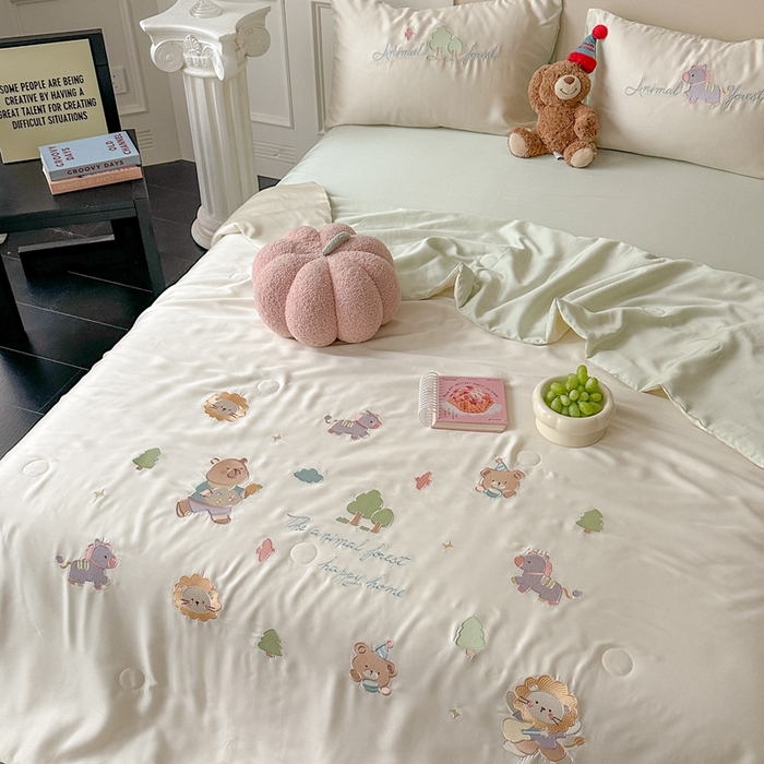 91家纺网 家纺一手货源 找家纺 柚子YOUTH 2025新款60S兰精天丝绣花大豆夏被四件套 小森林