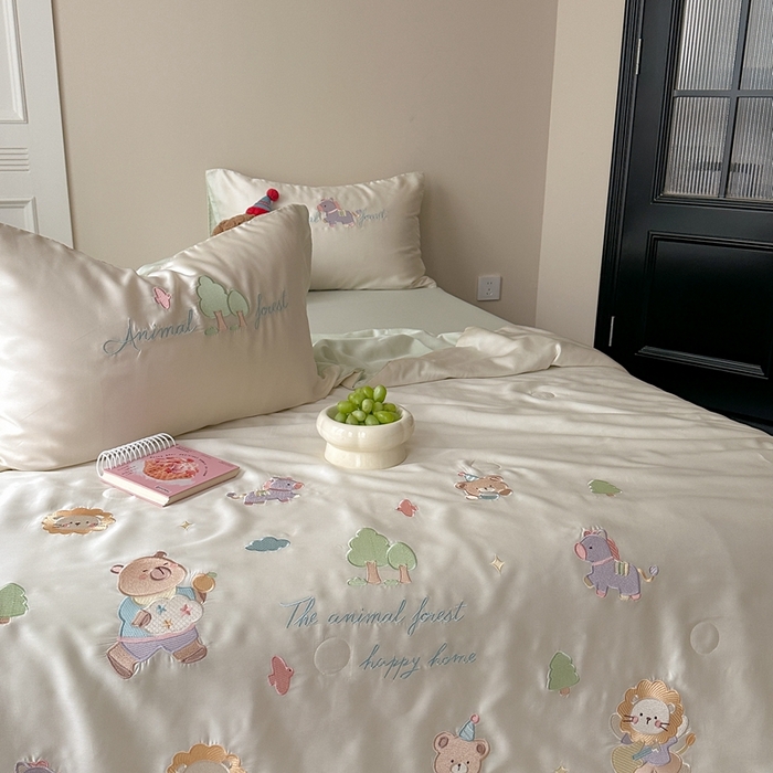 91家纺网 家纺一手货源 找家纺 柚子YOUTH 2025新款60S兰精天丝绣花大豆夏被四件套 小森林