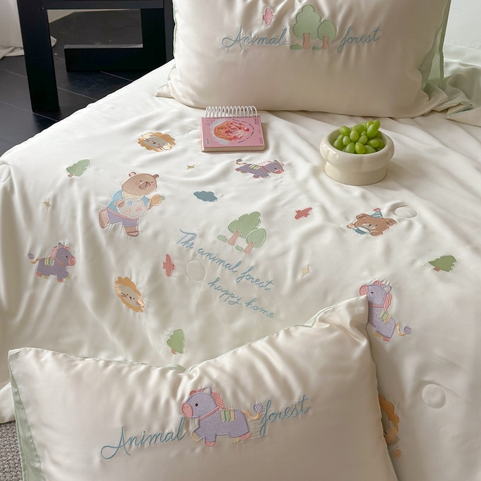 91家纺网 家纺一手货源 找家纺 柚子YOUTH 2025新款60S兰精天丝绣花大豆夏被四件套 小森林