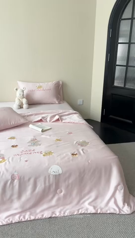 91家纺网 家纺一手货源 找家纺 柚子YOUTH 2025新款60S兰精天丝绣花大豆夏被四件套 甜甜圈小狗