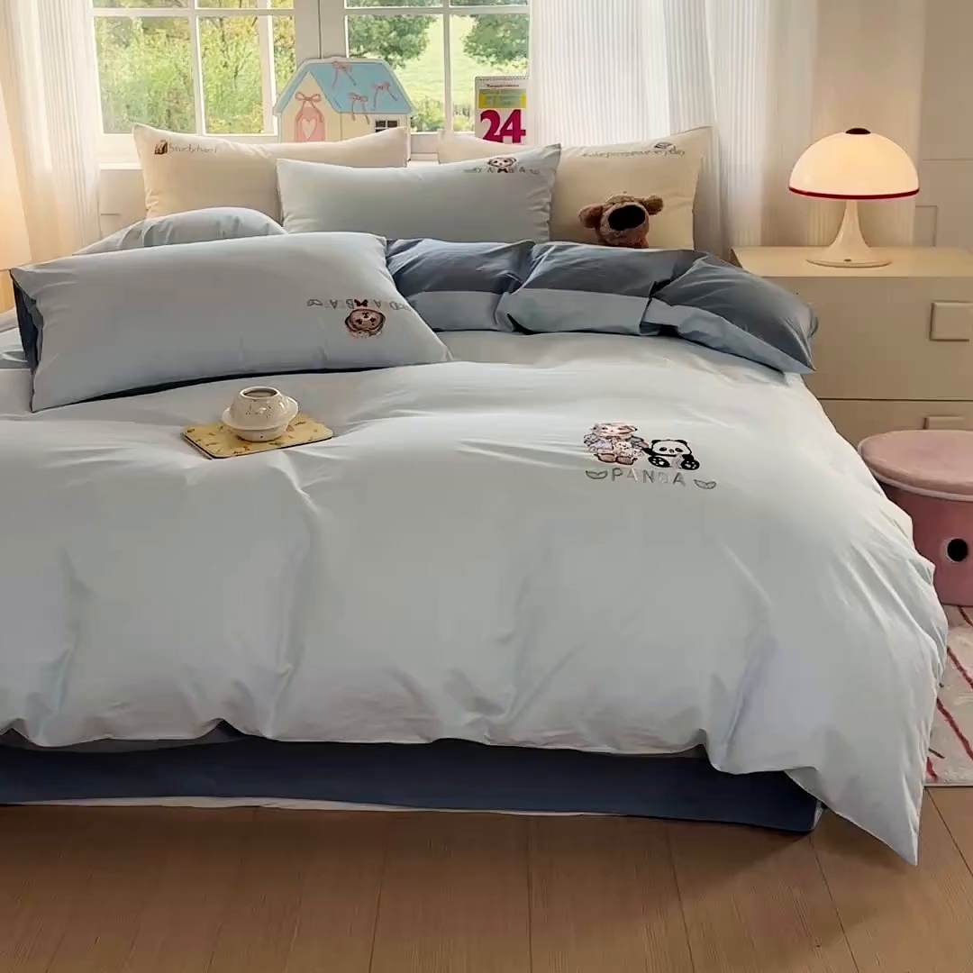 91家纺网 家纺一手货源 找家纺 雲归梦 2025春夏新款全棉纯棉刺绣潮熊学院派系列四件套 穆赛熊