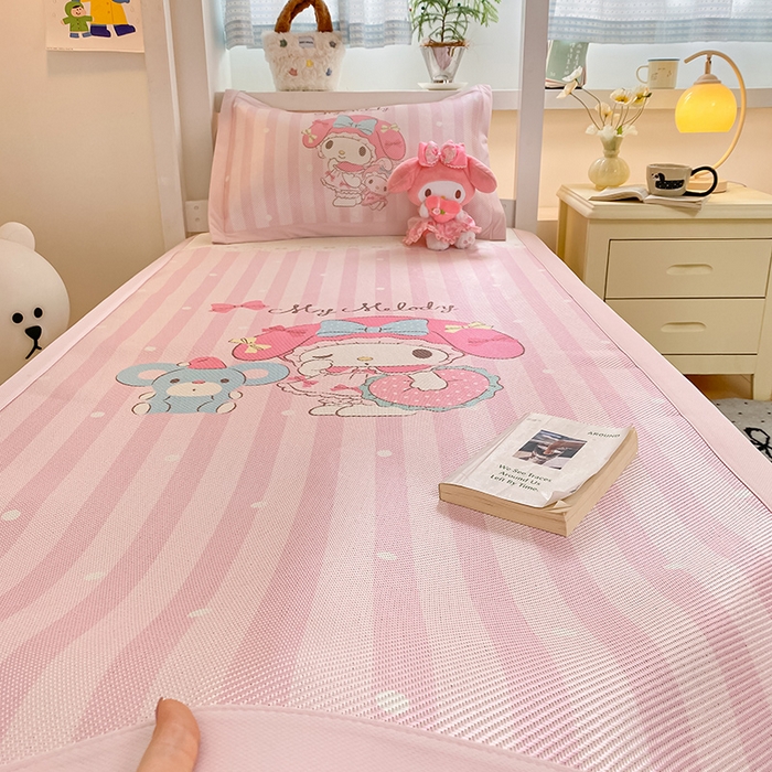 91家纺网 家纺一手货源 找家纺 蓝邻家纺 2025新款学生专用印花冰藤席 爱心美乐蒂