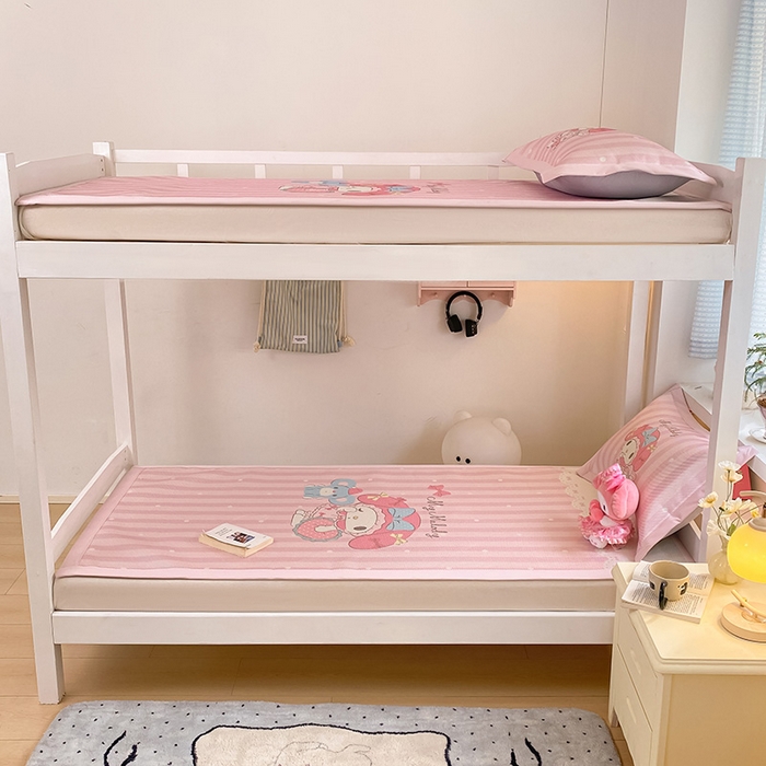 91家纺网 家纺一手货源 找家纺 蓝邻家纺 2025新款学生专用印花冰藤席 爱心美乐蒂