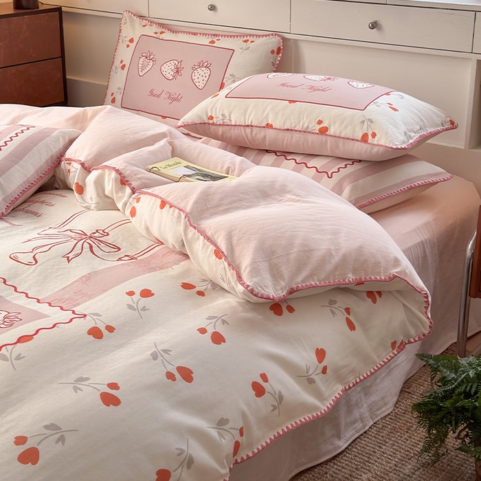 91家纺网 家纺一手货源 找家纺 RYB红黄兰 2025新款全棉大版双层纱贝壳边四件套 奶油草莓