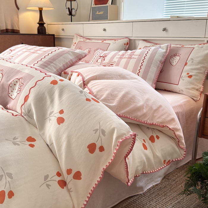 91家纺网 家纺一手货源 找家纺 RYB红黄兰 2025新款全棉大版双层纱贝壳边四件套 奶油草莓