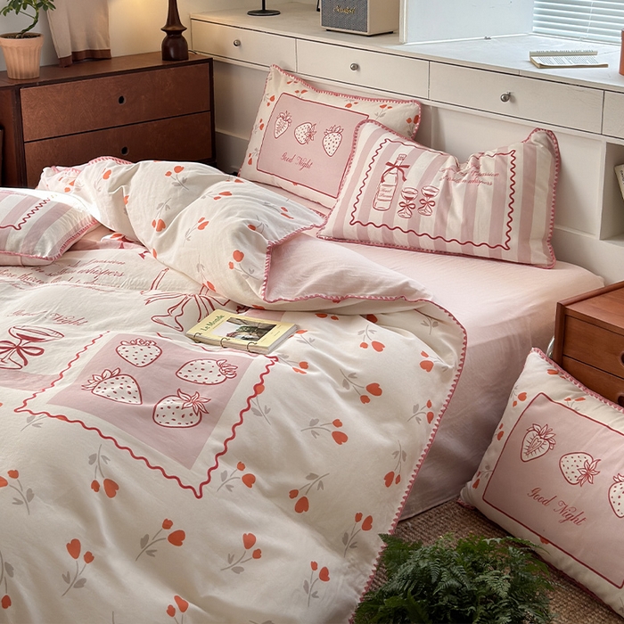 91家纺网 家纺一手货源 找家纺 RYB红黄兰 2025新款全棉大版双层纱贝壳边四件套 奶油草莓