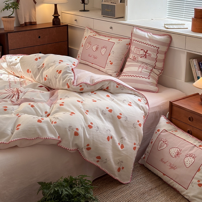 91家纺网 家纺一手货源 找家纺 RYB红黄兰 2025新款全棉大版双层纱贝壳边四件套 奶油草莓