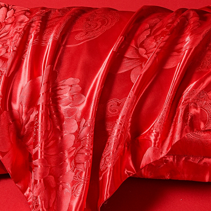 91家纺网 家纺一手货源 找家纺 优美 2025新款高克重贡缎提花四件套系列 花间飞舞-大红