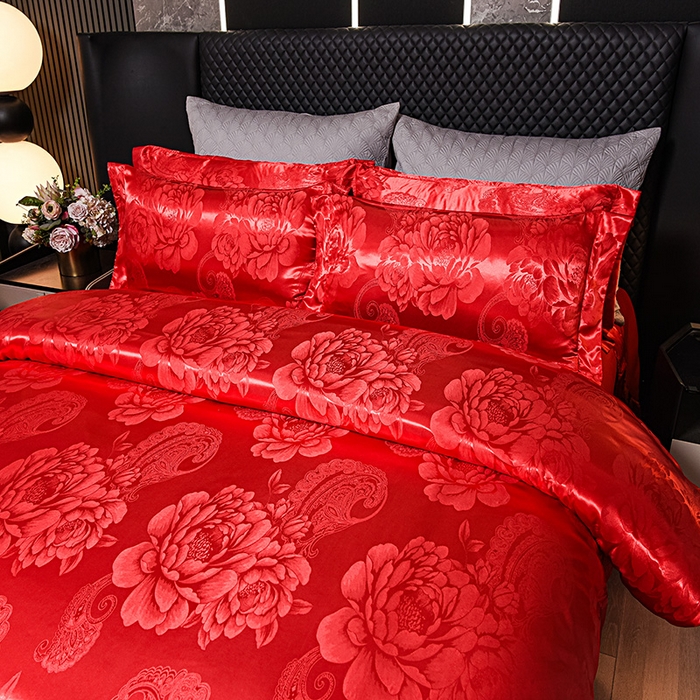 91家纺网 家纺一手货源 找家纺 优美 2025新款高克重贡缎提花四件套系列 花间飞舞-大红