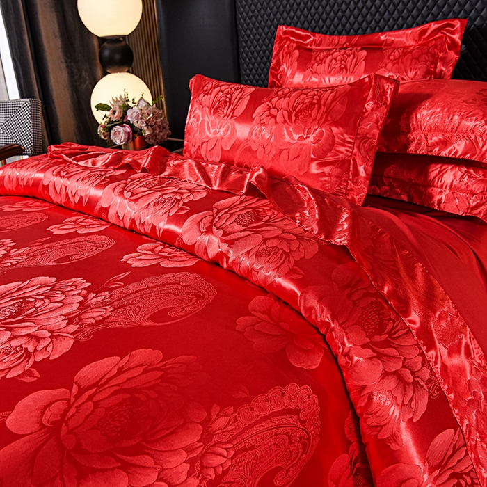 91家纺网 家纺一手货源 找家纺 优美 2025新款高克重贡缎提花四件套系列 花间飞舞-大红