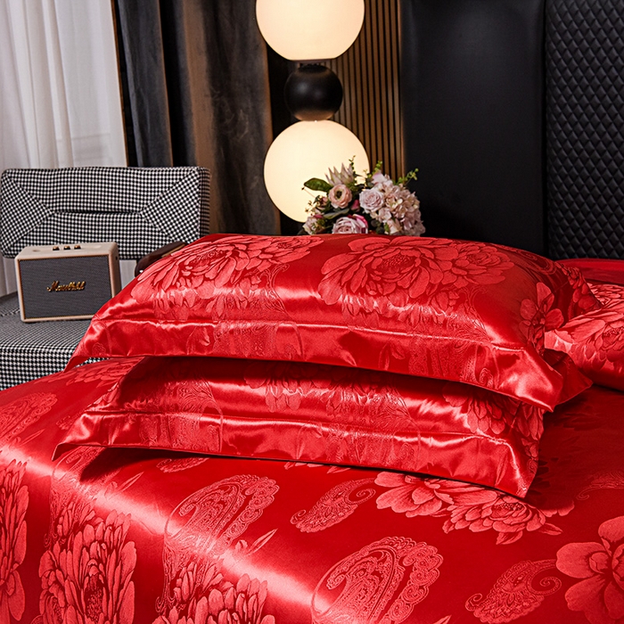 91家纺网 家纺一手货源 找家纺 优美 2025新款高克重贡缎提花四件套系列 花间飞舞-大红