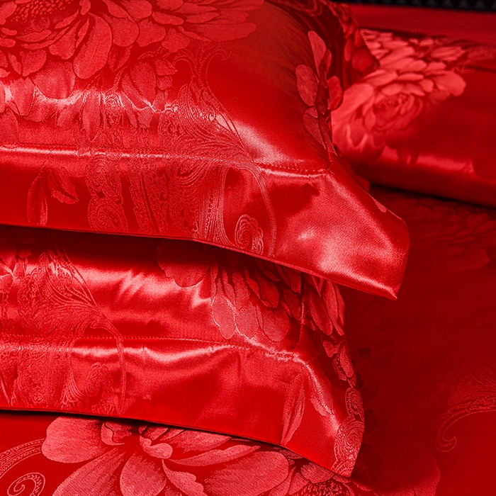 91家纺网 家纺一手货源 找家纺 优美 2025新款高克重贡缎提花四件套系列 花间飞舞-大红