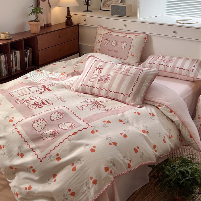 91家纺网 家纺一手货源 找家纺 RYB红黄兰 2025新款全棉大版双层纱贝壳边四件套 奶油草莓