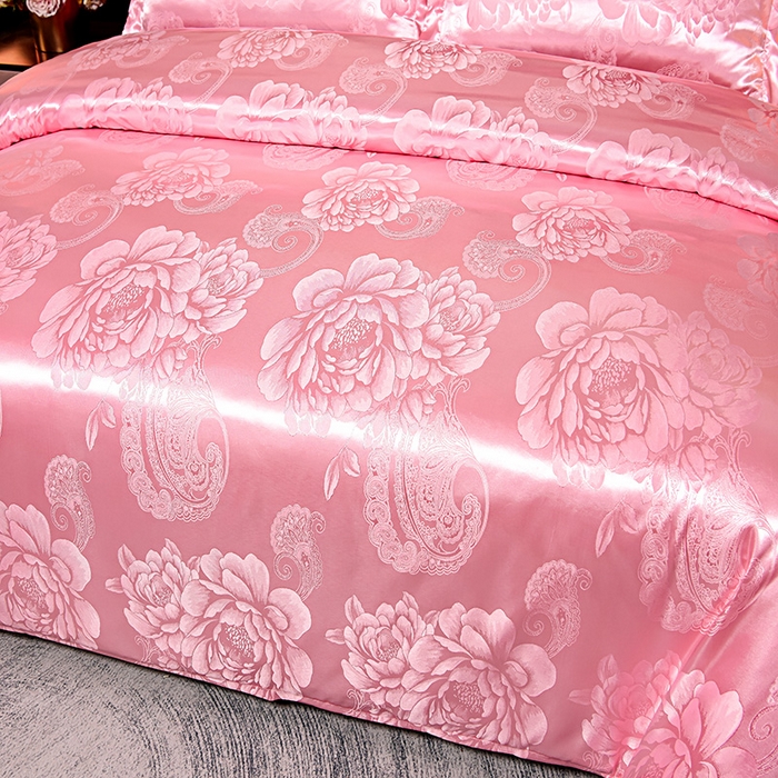 91家纺网 家纺一手货源 找家纺 优美 2025新款高克重贡缎提花四件套系列 花间飞舞-粉玉