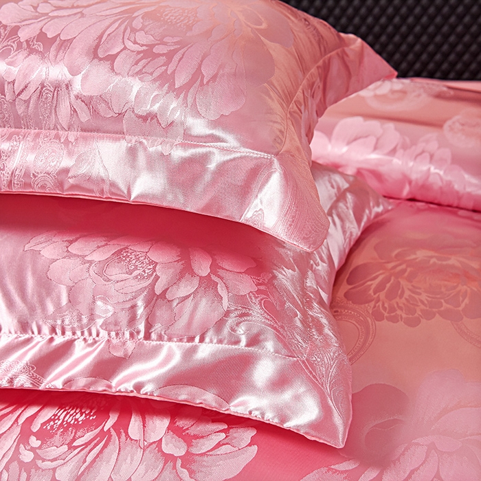 91家纺网 家纺一手货源 找家纺 优美 2025新款高克重贡缎提花四件套系列 花间飞舞-粉玉