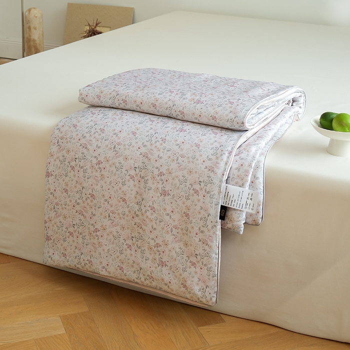 91家纺网 家纺一手货源 找家纺 禾时 2025新款60支奥地利进口兰精天丝数码印花夏被空调被夏凉被薄被子 薇薇安-绵白