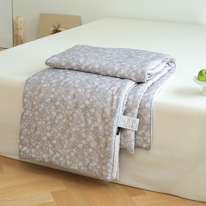 91家纺网 家纺一手货源 找家纺 禾时 2025新款60支奥地利进口兰精天丝数码印花夏被空调被夏凉被薄被子 薇薇安-浅灰